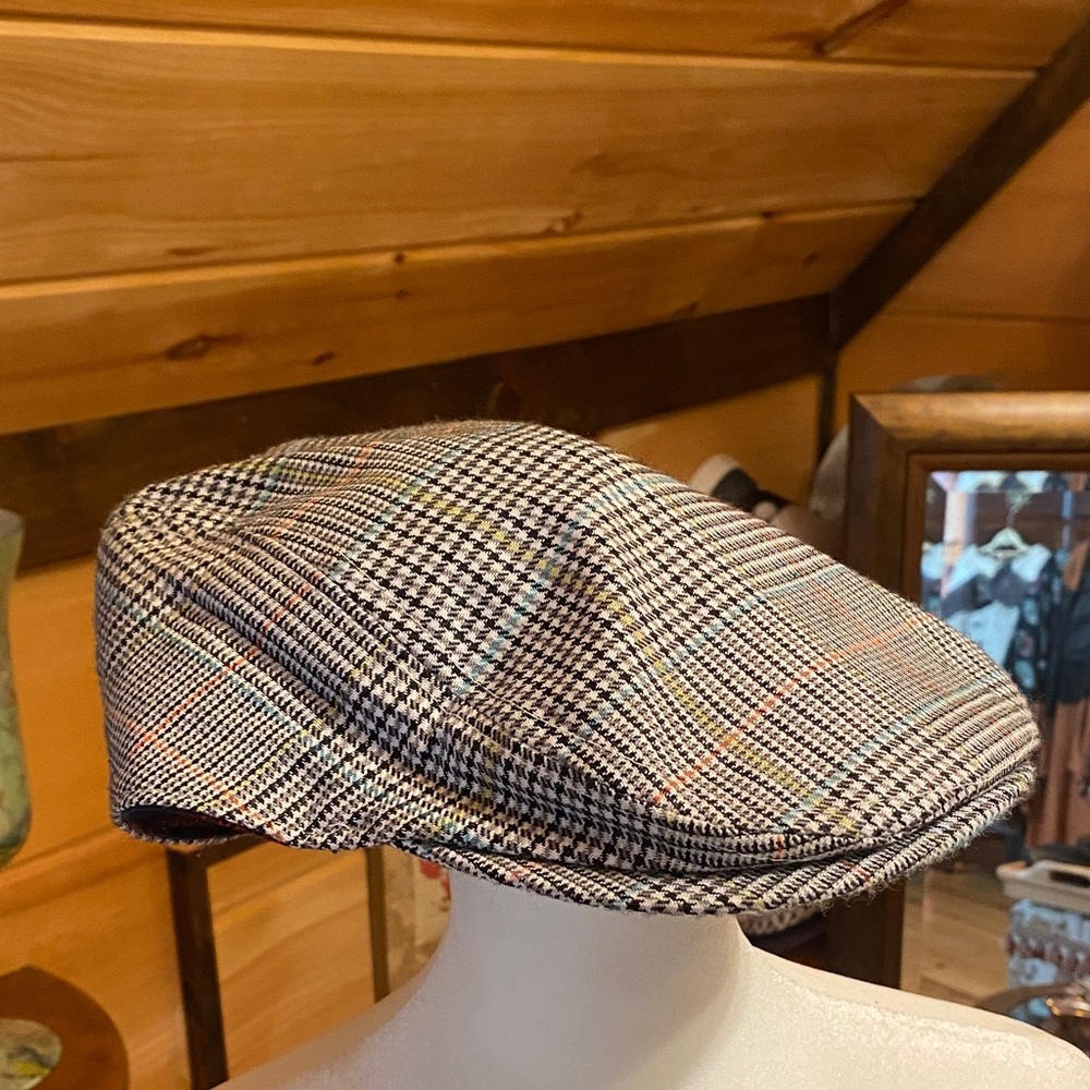 NWOT Classic Checkered driving Cap